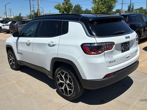 Used 2025 Jeep Compass Limited AWD/4WD image 4