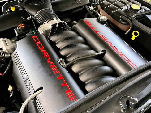 Used 2000 Chevrolet Corvette Convertible w/ Performance Handling Pkg RWD image 26