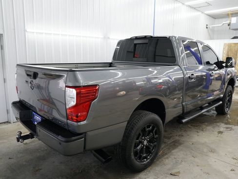 Used 2018 Nissan Titan SL w/ Midnight Edition image 17