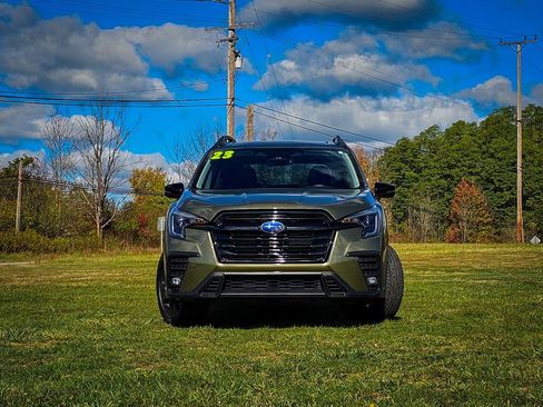 Used 2023 Subaru Ascent Onyx Edition image 9