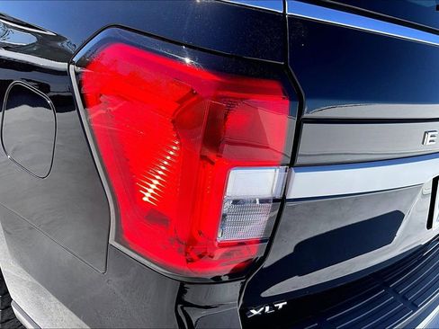 Used 2023 Ford Expedition XLT image 21