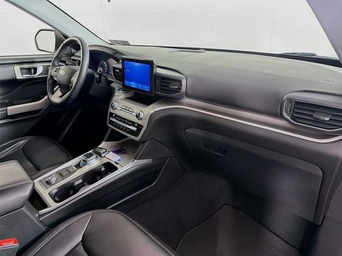 Used 2021 Ford Explorer XLT w/ Equipment Group 202A image 29