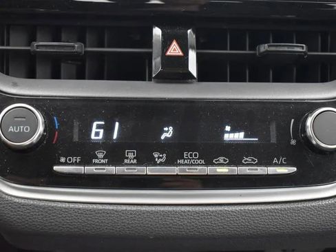 Used 2023 Toyota Corolla LE image 31