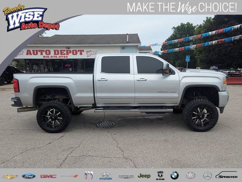 Used 2018 GMC Sierra 2500 Denali w/ Duramax Plus Package AWD/4WD image 2