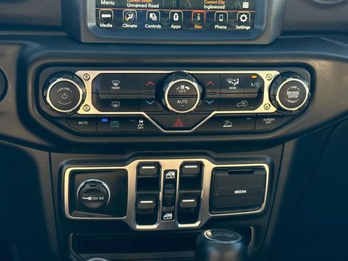 Used 2023 Jeep Wrangler Unlimited Sahara image 17