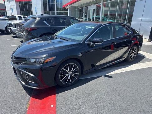Used 2023 Toyota Camry SE FWD image 1