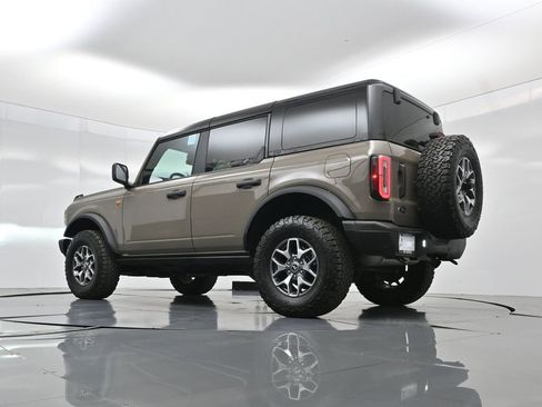 Used 2025 Ford Bronco Badlands image 49