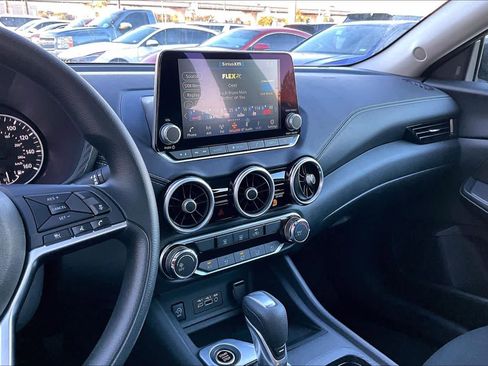 Used 2025 Nissan Sentra SV image 6