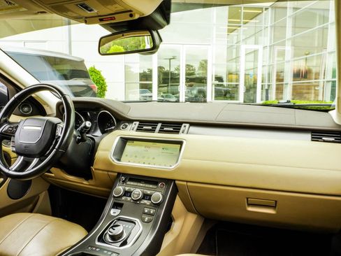 Used 2018 Land Rover Range Rover Evoque SE AWD/4WD image 18