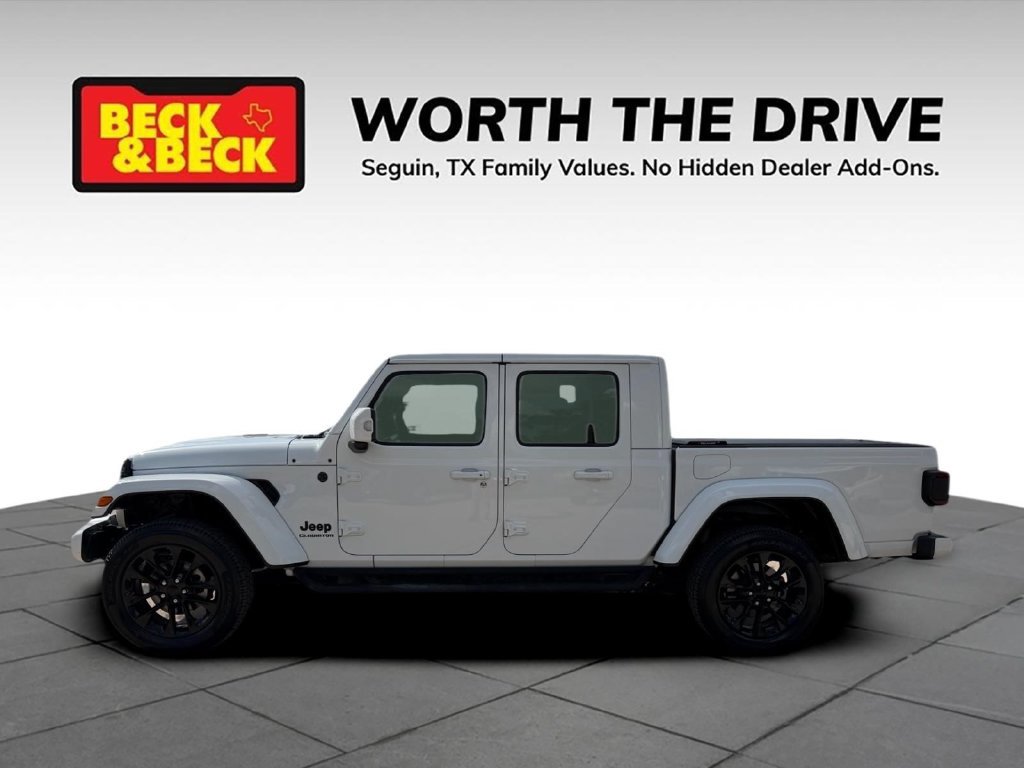 Used 2022 Jeep Gladiator Overland AWD/4WD image 2