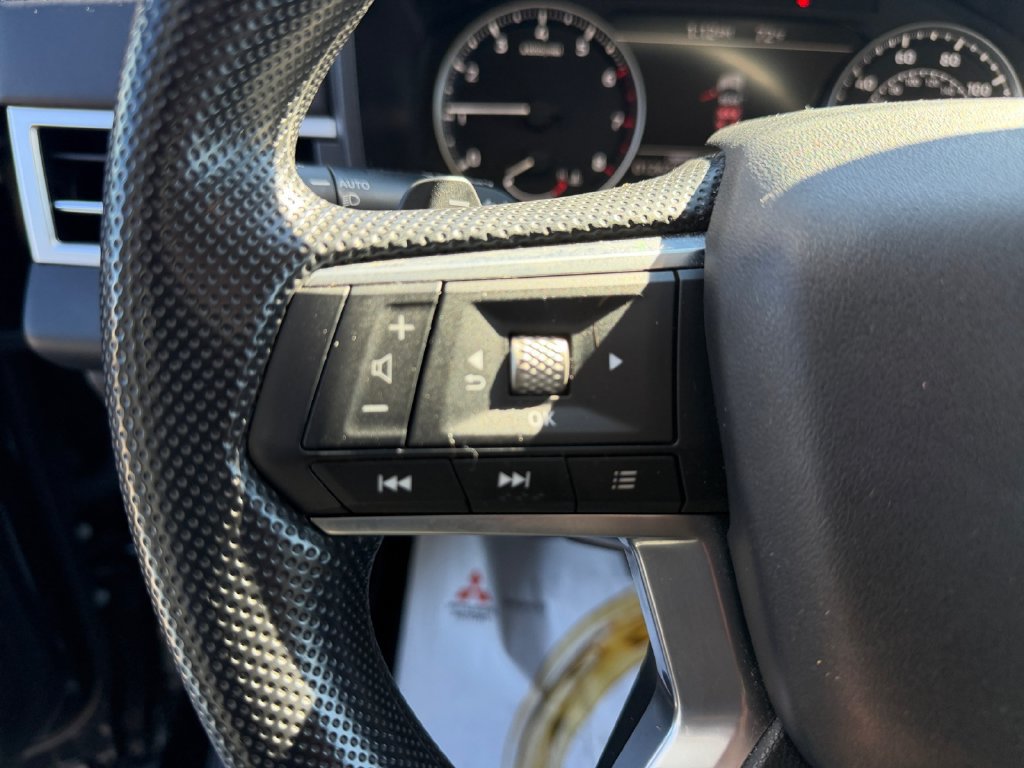 Used 2025 Mitsubishi Outlander ES AWD/4WD image 30