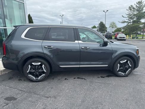 Certified 2023 Kia Telluride S w/ S Sunroof Package AWD/4WD image 11