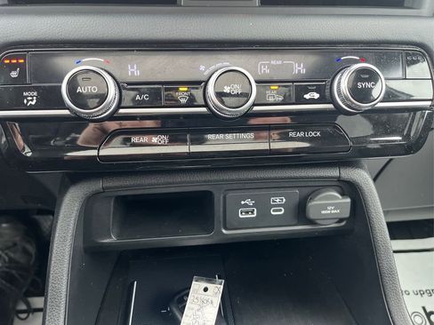 Used 2025 Honda Pilot Touring image 29