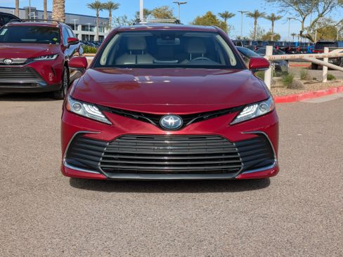 Used 2022 Toyota Camry XLE w/ Navigation Upgrade Package image 9