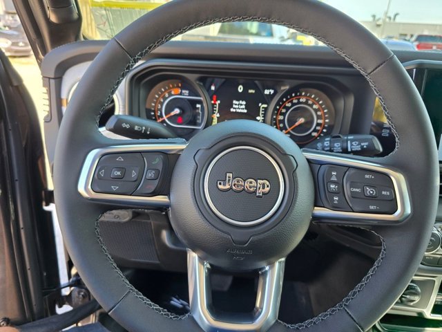 New 2025 Jeep Wrangler Unlimited Sahara w/ Technology Group AWD/4WD image 17