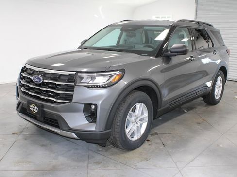 New 2026 Ford Explorer Active w/ Active Comfort Package image 3