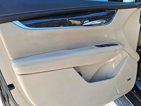 Used 2017 Cadillac XT5 FWD image 12