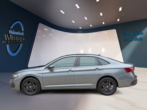 Certified 2024 Volkswagen Jetta SE FWD image 7