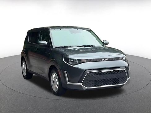 Used 2025 Kia Soul LX w/ LX Technology Package FWD image 3