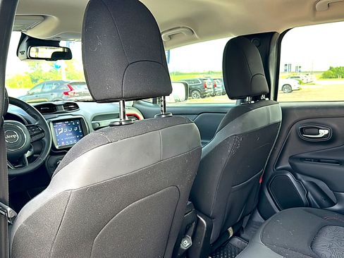 Used 2022 Jeep Renegade Trailhawk w/ Trailer Tow Group AWD/4WD image 17