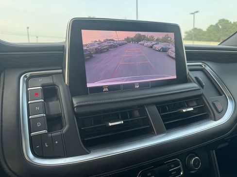 Used 2021 Chevrolet Suburban LT w/ Rear Media and Nav Package RWD image 17