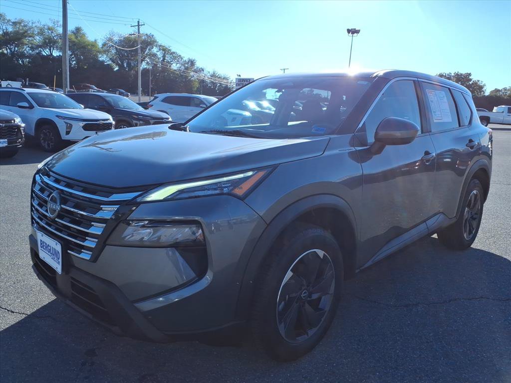 Used 2024 Nissan Rogue SV FWD image 8