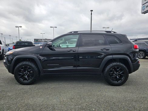 Used 2017 Jeep Cherokee Trailhawk w/ Trailer Tow Group AWD/4WD image 4