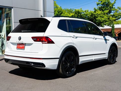 Used 2022 Volkswagen Tiguan SE R-Line FWD image 6
