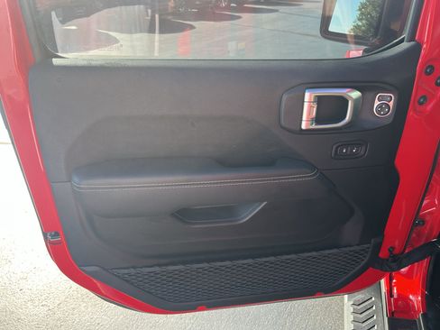 Used 2021 Jeep Gladiator Rubicon AWD/4WD image 11