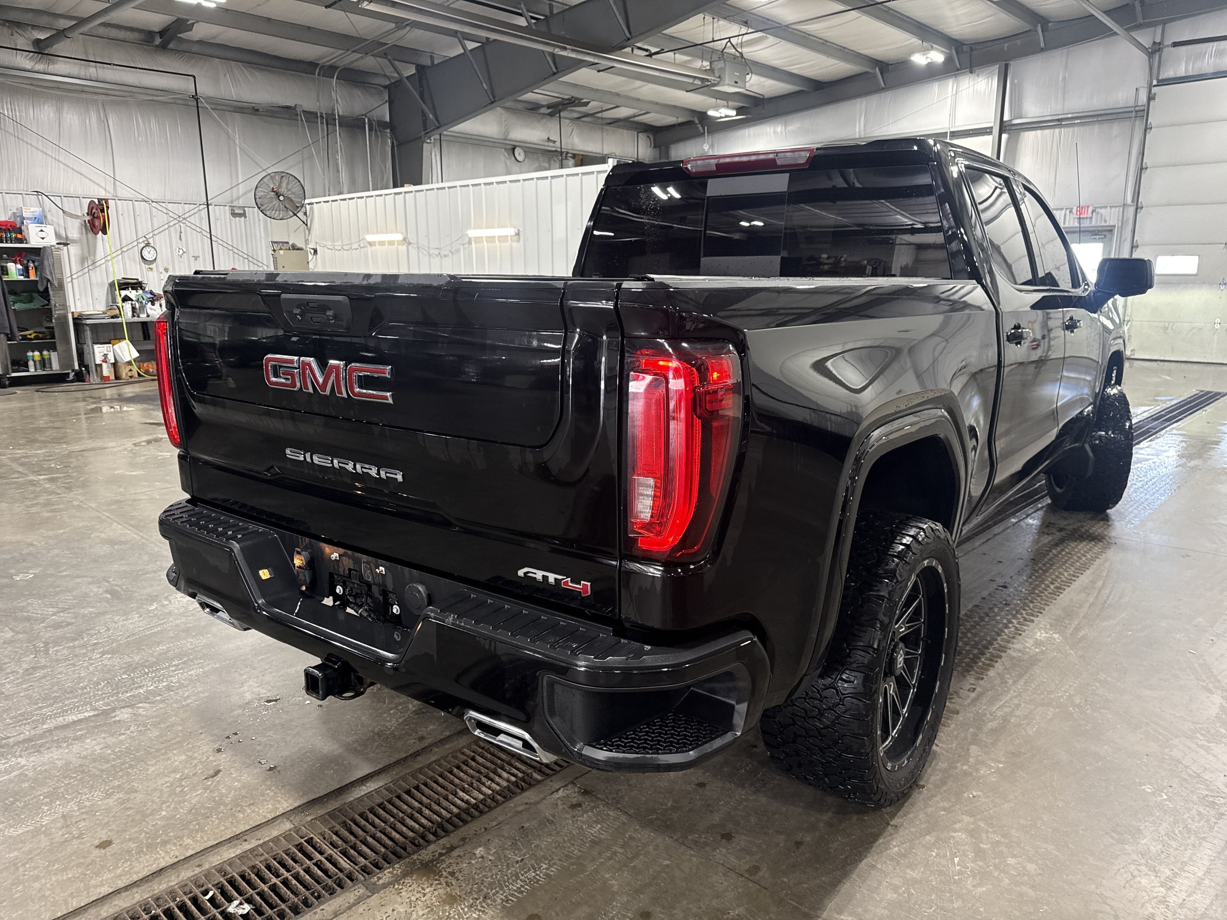 Used 2022 GMC Sierra 1500 AT4 w/ AT4 Preferred Package AWD/4WD image 3
