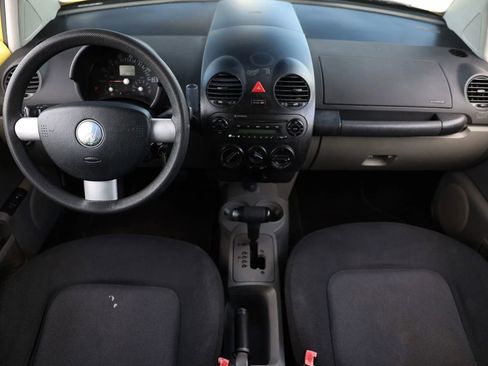 Used 2005 Volkswagen Beetle GL FWD image 2