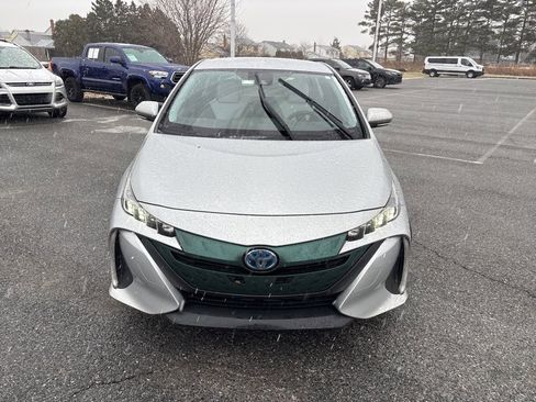 Used 2017 Toyota Prius Prime Premium image 3