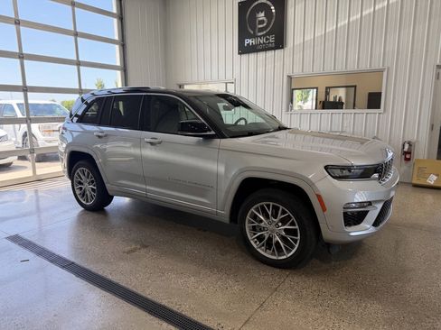 Used 2022 Jeep Grand Cherokee Summit w/ Luxury Tech Group V AWD/4WD image 53