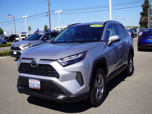 Used 2025 Toyota RAV4 XLE w/ Weather Package AWD/4WD image 5