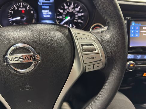 Used 2016 Nissan Rogue SV AWD/4WD image 22
