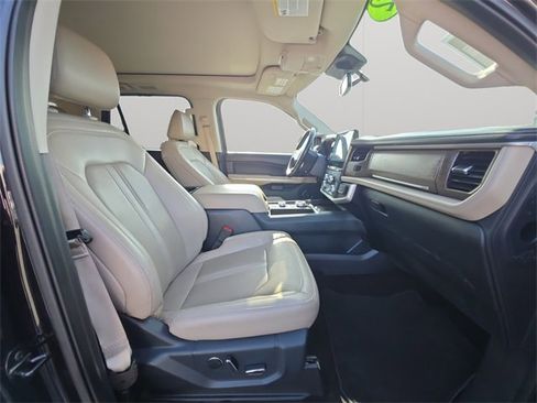Used 2022 Ford Expedition Limited image 15