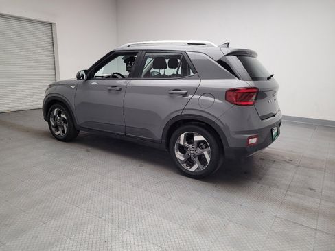 Used 2021 Hyundai Venue SEL FWD image 3
