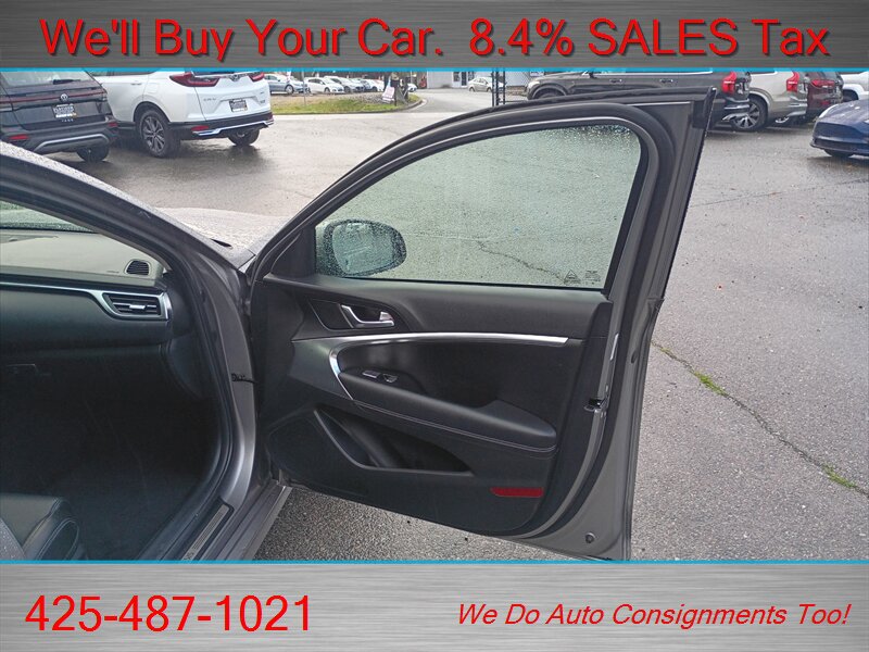 Used 2025 Genesis G70 2.5T RWD image 11