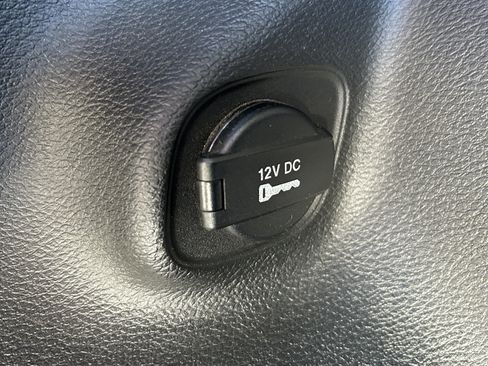 Used 2019 Jeep Cherokee Limited AWD/4WD image 8