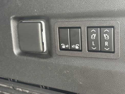 Used 2024 GMC Yukon Denali w/ Denali Reserve Package image 10