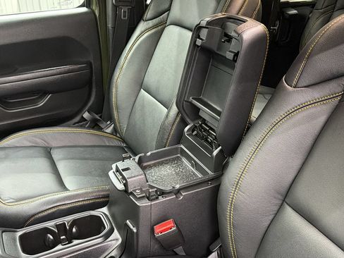 Used 2024 Jeep Wrangler Unlimited AWD/4WD image 28