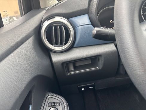Used 2025 Nissan Versa SV FWD image 32