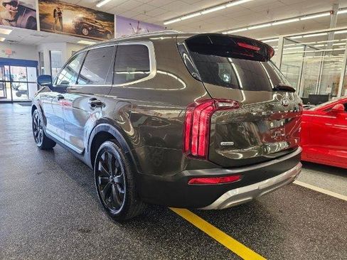 Used 2020 Kia Telluride S w/ S 8 Passenger Seating Package AWD/4WD image 6