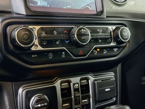 Used 2020 Jeep Wrangler Unlimited Sahara AWD/4WD image 8