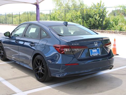 Used 2025 Honda Civic Sport image 3