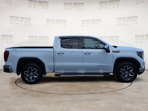 Used 2022 GMC Sierra 1500 SLT w/ SLT Convenience Package AWD/4WD image 6