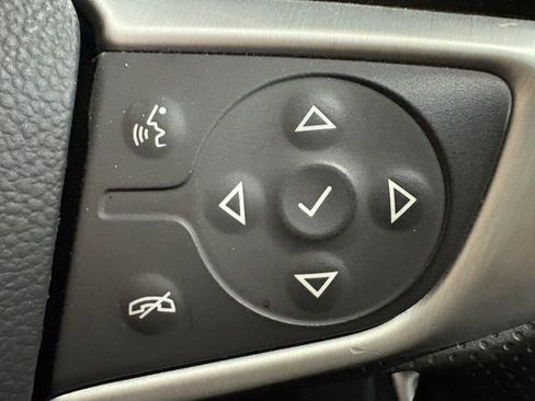 Used 2022 GMC Terrain SLE w/ Driver Convenience Package image 16