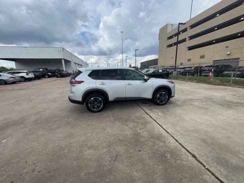 Used 2025 Nissan Rogue SV FWD image 14
