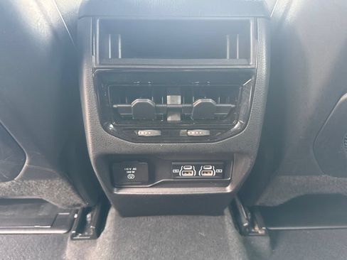 Used 2025 Jeep Grand Cherokee Altitude AWD/4WD image 24