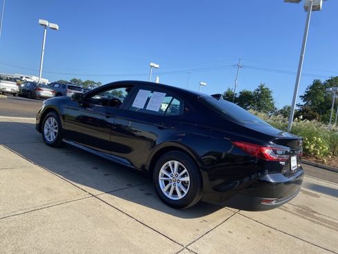 Used 2025 Toyota Camry LE FWD image 10